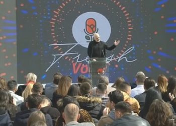 Batuta e Ramës me vajzën në kongres: Shumë të fala mamit që ka mbetur te PD