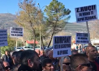 Pas marrjes së rrogave naftëtarit sërish në protestë, kërkojnë të rifillojnë punën në uzinë
