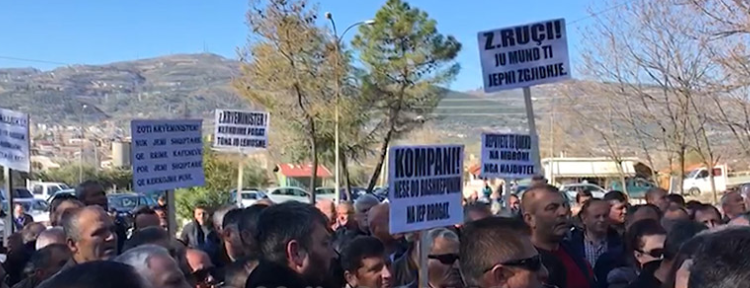Pas marrjes së rrogave naftëtarit sërish në protestë, kërkojnë të rifillojnë punën në uzinë