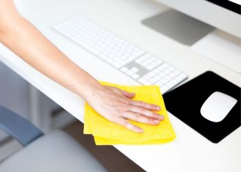 Ja sa reziston koronavirusi ne sipërfaqe të ndryshme