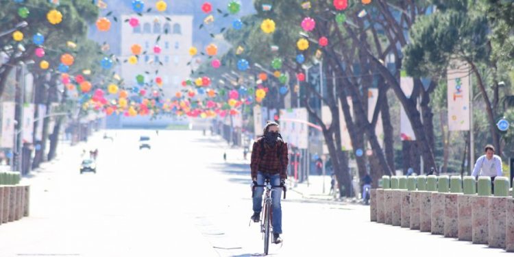 Kriza e koronavirusit, Arben Ahmetaj: Në prill do të kemi 90 mijë të papunë (Ja plani i qeverisë)