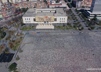 Shqipëria në karantinë, nga nesër mbyllen lokalet në të gjithë vendin