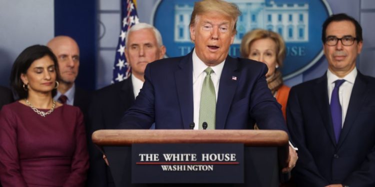 SHBA do iu japë para qytetarëve, t’i kenë për të shpenzuar gjatë krizës së koronavirusit