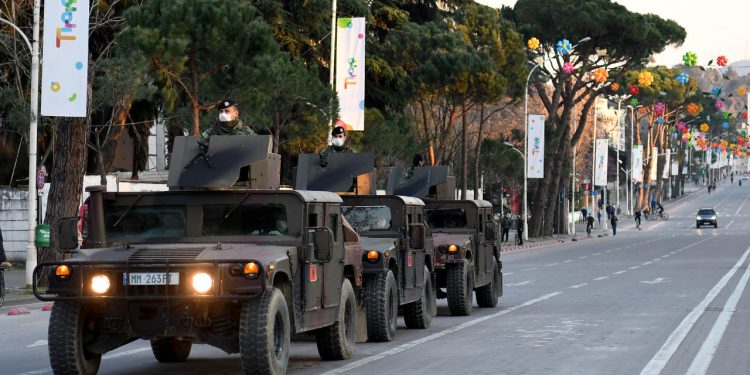 Shqipëria në karantinë, ja aktivitetet që do mbyllen dhe ato që lejohen (Lista)