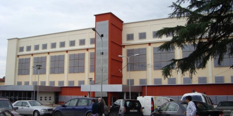 Dyshohet me koronavirus, një person dërgohet me urgjencë te Infektivi