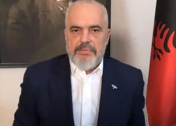 Rama qytetarit që ankohet: Edhe unë e marr rrogën përgjysëm, ti ke kursyer se s’pi as kafe e birra