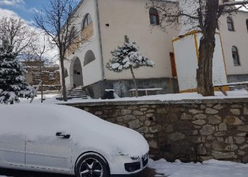 Karantinë dhe dëborë, Kukësi zgjohet i mbuluar nga petku i bardhë