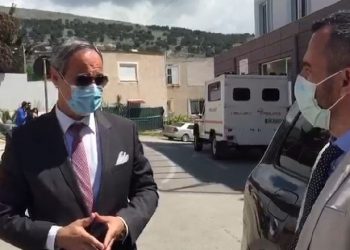 Pas Gjirokastrës, konsulli grek dhuron ndihma edhe për spitalin e Sarandës