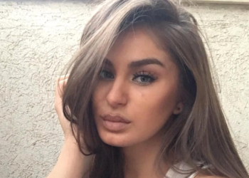 Këngëtarja shqiptare rrëfen karantinën: Tani më pëlqen të rri vetëm me brekë