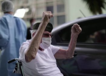 I mbijetoi Luftës së Dytë Botërore, veterani 99 vjeç tani fitoi betejën me koronavirusin