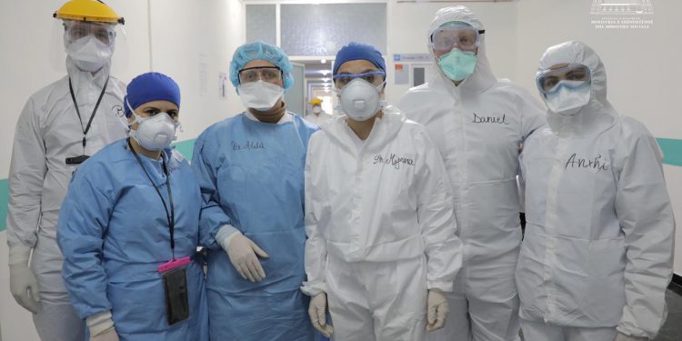Lajm i mirë, shërohen dy infermierë të infektuar me koronavirus