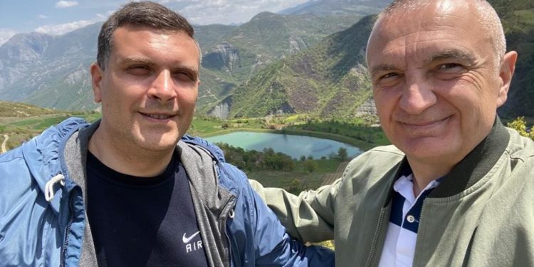 Presidenti Meta kalon fundjavën nëpër fshatrat e jugut (FOTO)