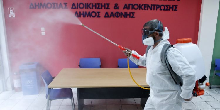 300 euro gjobë kush shkel karantinën, Greqia ashpërson masat për Pashkë