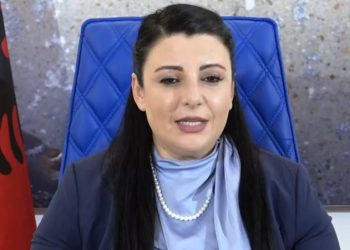 Zbardhet plani i riatdhesimit të shqiptarëve jashtë shtetit, do të merren me ‘Air Albania’, strehim në hotelet e Durrësit për 14 ditë (VIDEO)