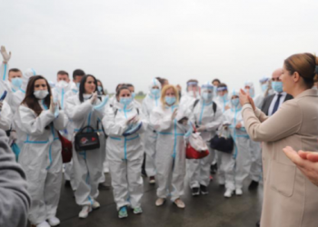 Pandemia, niset drejt Italisë ekipi i dytë me mjekë shqiptarë