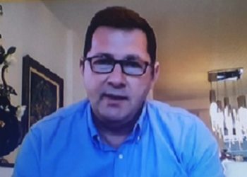 Apeli i mjekut: Frutat dhe perimet para se t’i fusni në shtëpi duhet t’i lani, kështu nuk jeni të rrezikuar nga COVID-19