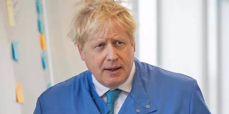 I shtruar në spital me koronavirus, Boris Johnson falenderon mjekët: U kam borxh jetën time