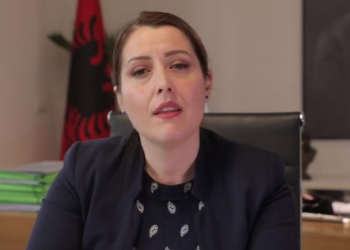 Qeveria shton masat në vendet ku ka grumbullime njerëzish/ Manastirliu: Jemi në mesin e betejës dhe mos krijoni iluzione sepse ky virus është i frikshëm!