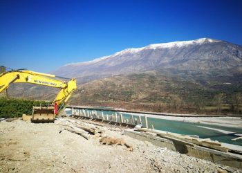 Tepelena në karantinë, por vijon puna për ndërtimin e tre rrugëve rurale
