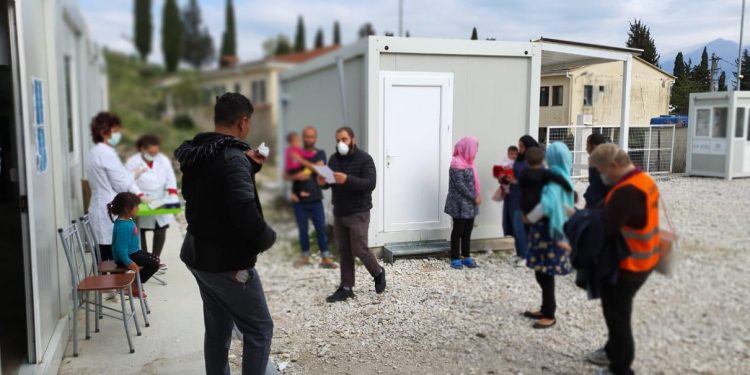 Gjirokastër, nis vaksinimi i fëmijëve të refugjatëve në qendrën pritëse të “Gërhotit’ (FOTO)
