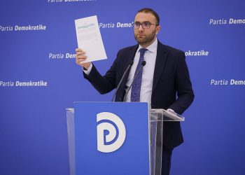 PD: Shqiptarët ushqehem çdo mbrëmje me gënjeshtrat e Ramës, janë shpërndarë vetëm 9 mijë pako