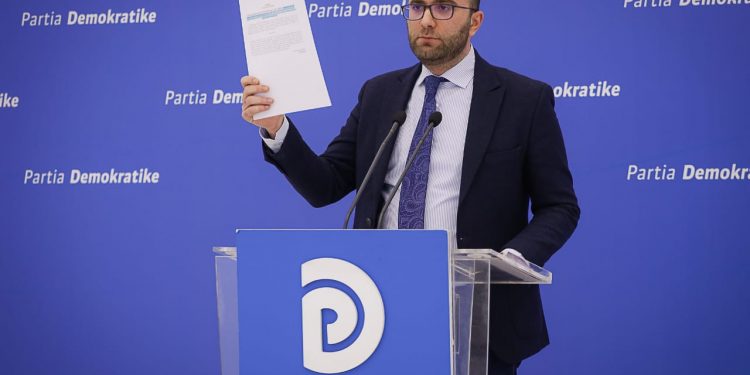 PD: Shqiptarët ushqehem çdo mbrëmje me gënjeshtrat e Ramës, janë shpërndarë vetëm 9 mijë pako