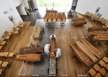 Mjeku shqiptar në Breshia tregon pse ka kaq shumë viktima nga koronavirusi në Itali