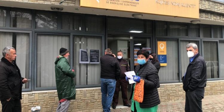 Shqipëria në karantinë, faturat e dritave do t’i paguani afrofe. Ja si do të veprojë OSHEE