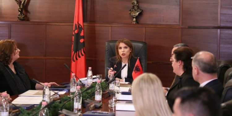 Më 27 prill rifillon puna në të gjitha gjykatat e vendit