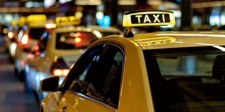 Taksitë rikthehen më 27 prill/ Këto janë rregullat e ashpra për klientët dhe shoferin