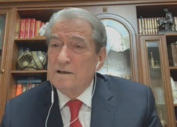 Berisha: Rama fshehu rastet e para me koronavirus për të justifikuar mbajtjen e Kongresit të PS