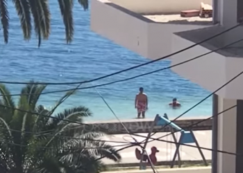 Në Sarandë nuk pyesin për karantinën, nisin plazhin pa u shqetësuar nga policia (VIDEO)