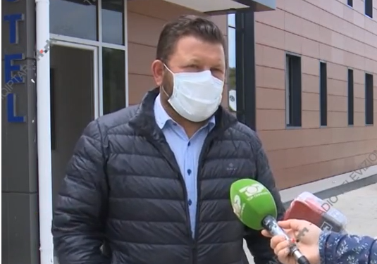 Kryetari i Dropullit: Unë dhe prefekti kemi dalë garantë që emigrantët në karantinë do i paguajnë vetë faturat (VIDEO)
