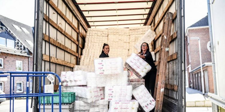 Kriza, Shqipëria ndihmon Gjermaninë me 9 mijë pako letër higjenike