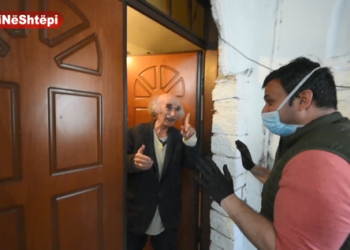 Flamur Golemi ‘zbulon’ pse s’ka të infektuar me koronavirus në Gjirokastër (VIDEO)