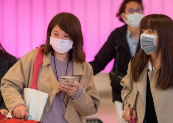 Studimi që po ‘trondit’ botën: Koronavirusi përhapet nga njerëzit ‘e shëndetshëm’