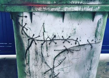 FOTO LAJM/ Kazani i qepur në Gjirokastër bëhet ‘hit’ në rrjetet sociale