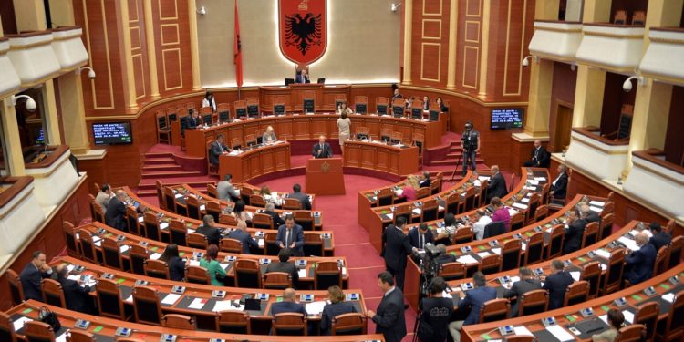 Seancat plenare do mbahen rregullisht, ja si do ulen deputetët