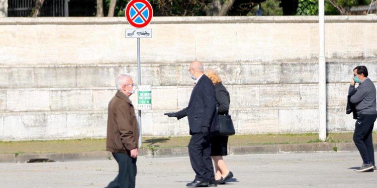 Vijon izolimi, sot kanë liri dalje deri në orën 11:00 vetëm pensionistët