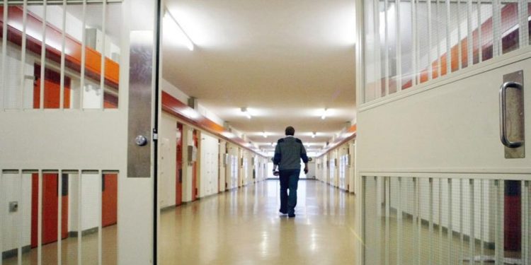 Vdes shqiptari në burgun grek, shokët thirrje shtetit: Nuk kemi para ta nisim trupin në atdhe (FOTO)