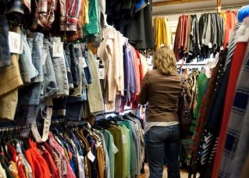 Rihapja e dyqaneve shoqërohet me masa të rrepta higjiene, ndalohet prova për rrobat (Rregullorja)