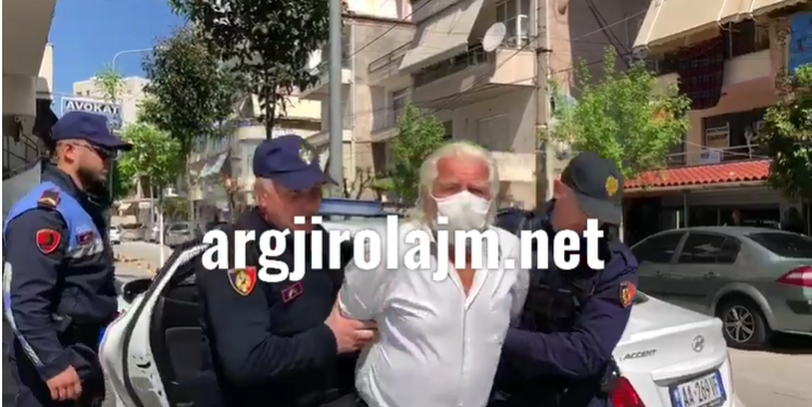 “Zhduku kurvë e m*tit…”, shpërthen para mediave i moshuari nga Saranda. Akuzohet për përdhunimin e një vajze (VIDEO E PLOTE)