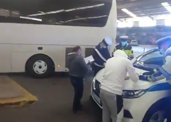 Shqiptarët po vinin për Pashkë, 300 euro gjobë nga policia greke për thyerje të karantinës (VIDEO)