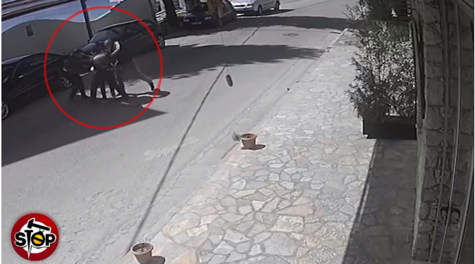 Pamje të rënda nga Saranda, dhuhohet qytetari që denoncoi biznesmenin: Do t’i vrasim fare, do t’i zhdukim si pallat (VIDEO)