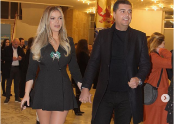 “Desh u përplasëm me makinë. Po ai si nga Gjirokastra që është, që mos të paguante dëmin që bëri, më mori për nuse”, Rezarta Shkurta rrëfen njohjen me nipin e Enver Hoxhës