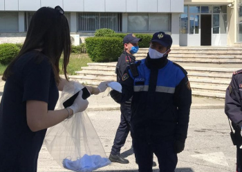 Gjirokastra në karantinë, shpërndahen maska falas për punonjësit e Policisë së Shtetit