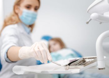 Stomatologët që hapin klinikat në kohë pandemie, humbasin licencën për 6 muaj