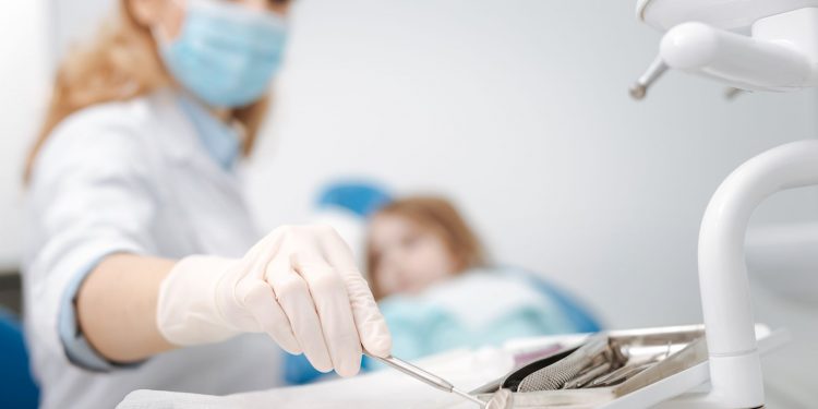 Stomatologët që hapin klinikat në kohë pandemie, humbasin licencën për 6 muaj