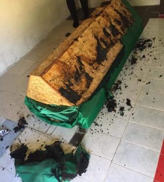 E paprecedentë në Tepelenë, tentohet të digjet tyrbeja dhe mezari i Baba Jonuz Gjiririt