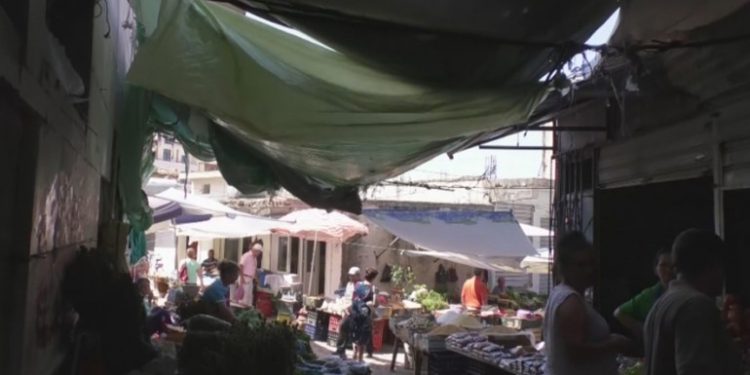 Shiteshin produkte në kushte skandaloze, AKU mbyll tregun në Vlorë